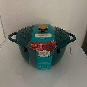 The Pioneer Woman Timeless Beauty Enamel Cast Iron 6 Quart